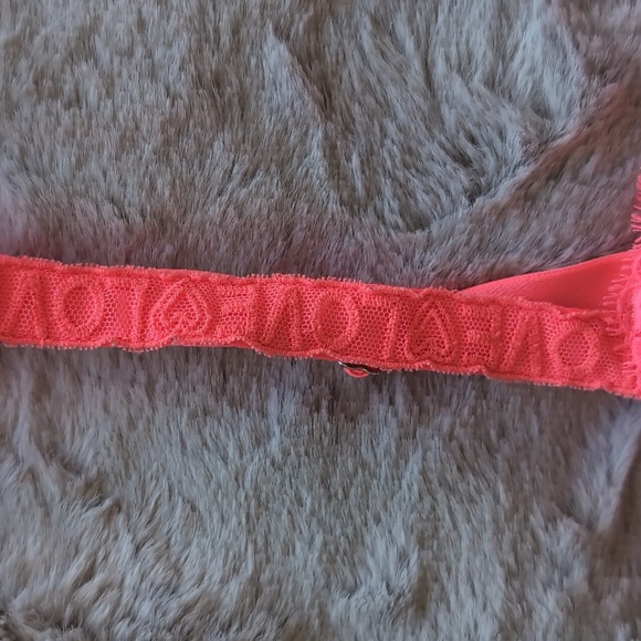 NWOT VICTORIA'S SECRET DREAM ANGELS BRA 32DD - Picture 2 of 11